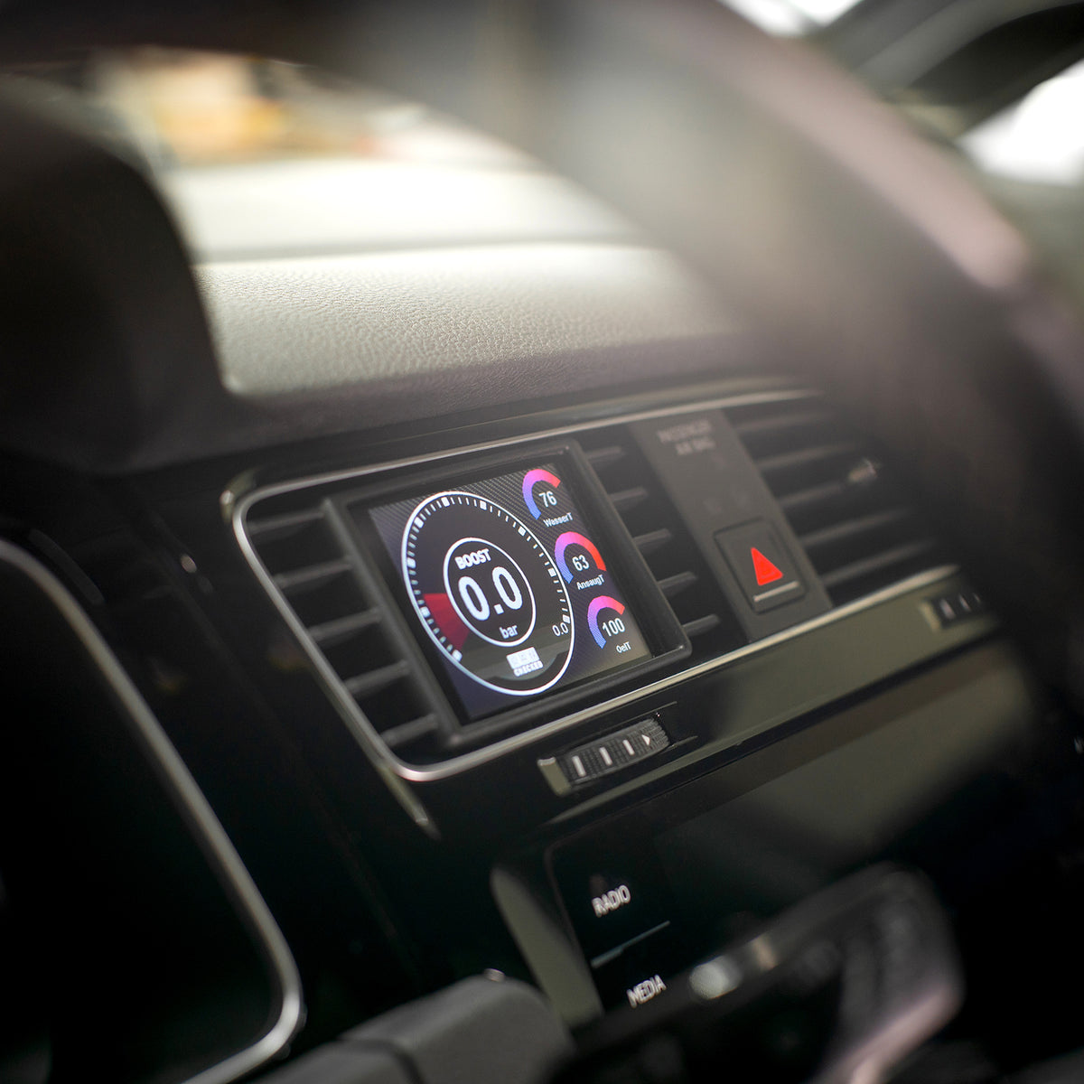 CANchecked MFD32 Gen2 for VW Golf MK7 LHD — view 2
