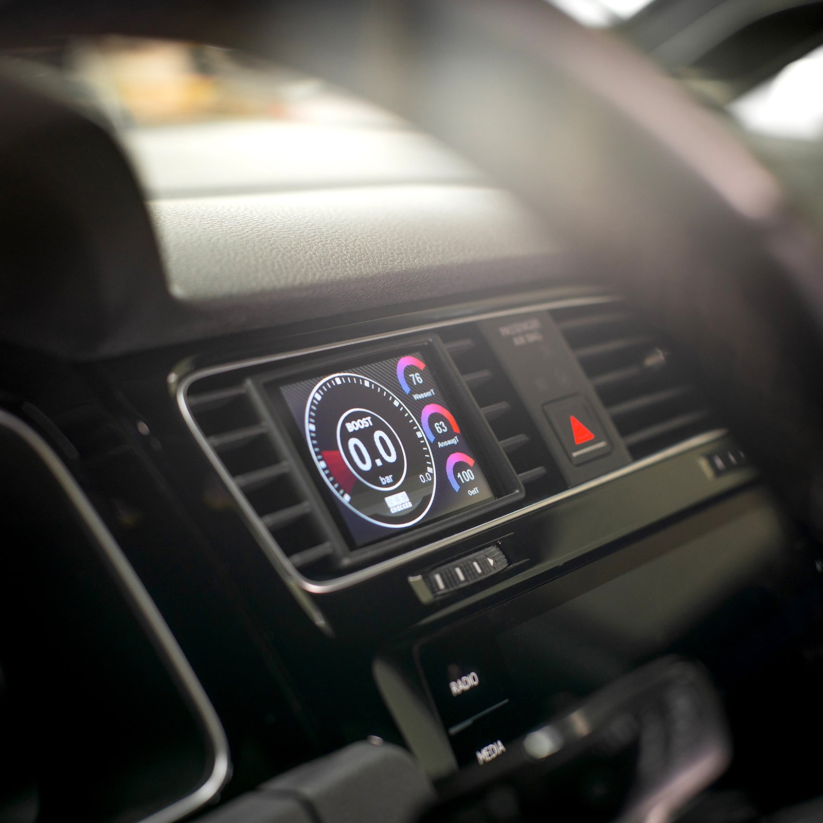 CANchecked MFD32 Gen2 for VW Golf MK7 LHD — view 2